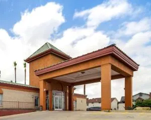 Econo Lodge Inn & Suites - Eagle Pass