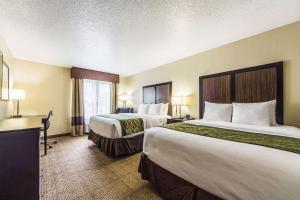 Queen Room with Two Queen Beds room in Comfort Inn Dallas Park Central