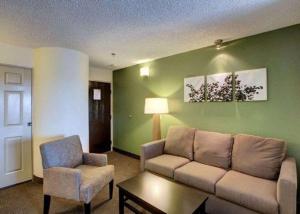 King Suite with Sofa Bed - Non-Smoking room in Sleep Inn Pasco Tri -Cities