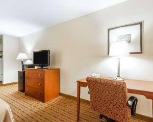 King Room - Non-Smoking room in Quality Inn & Suites