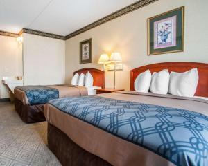Queen Room with Two Queen Beds - Non-Smoking room in Rodeway Inn & Suites Milwaukee Airport