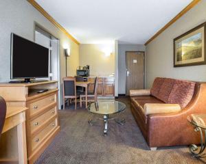 King Suite - Non-Smoking room in Quality Inn & Suites Casper near Event Center