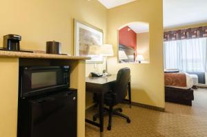 Room #49007307 room in Comfort Suites Salina