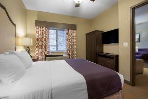 Deluxe Two Bedroom Suite room in Bluegreen Vacations Odyssey Dells Resort