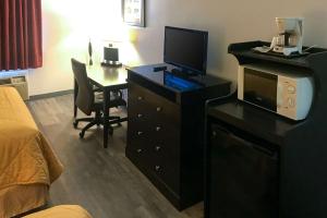 Queen Room with Two Queen Beds - Non-Smoking room in Rodeway Inn