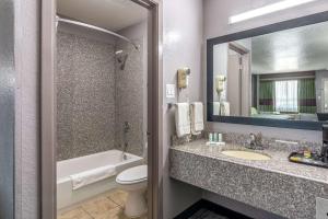 Queen Room with Two Queen Beds - Smoking room in Quality Inn I-10 East near AT&T Center