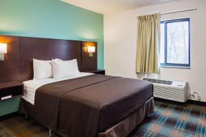 Queen Room - Non-Smoking room in Suburban Extended Stay Hotel