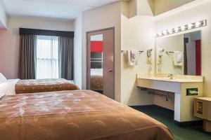 Suite with Two Double Beds - Non-Smoking room in Quality Suites Atlanta Airport East