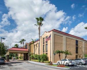 Comfort Inn & Suites - Lantana - West Palm Beach South