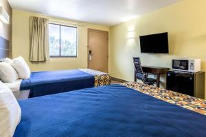 Queen Room with Two Queen Beds - Non-Smoking room in Rodeway Inn Tampa Fairgrounds-Casino
