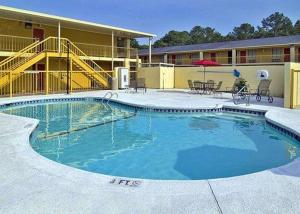 Econo Lodge Inn & Suites Columbus near Fort Benning