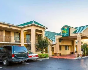 Quality Inn Dahlonega Near University - 布莱尔斯维尔