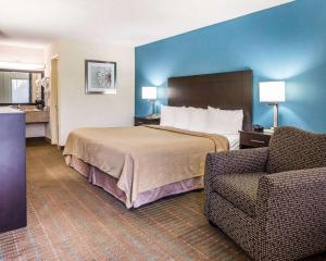 King Room - Smoking  room in Quality Inn Macon