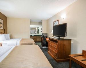 Double Room with Two Double Beds - Smoking room in Quality Inn Bainbridge