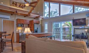 Deluxe Penthouse  Suite, 1 King Bed with Kitchen, Ocean View room in Kohea Kai Maui Ascend Hotel Collection