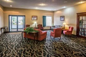 Quality Inn & Suites Mendota near I-39 - Spring Valley