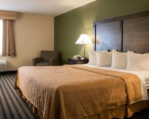 King Room - Accessible/Non-Smoking room in Quality Inn & Suites Loves Park