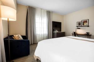 King Room - Non-Smoking room in enVision Hotel Boston-Everett Ascend Hotel Collection