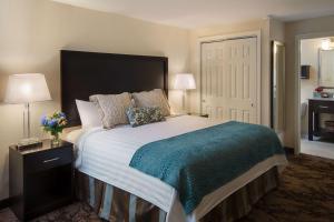 King Room - Non-Smoking room in Port Inn & Suites Kennebunk Ascend Hotel Collection