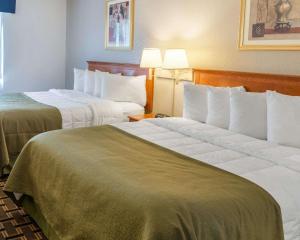 Queen Room with Two Queen Beds - Non-Smoking room in Quality Inn Savage