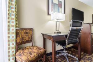 Quadruple Room with Two Double Beds - Non-Smoking room in Quality Inn and Suites - Arden Hills