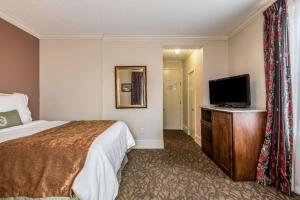 Queen Room - Non-Smoking room in Hotel Bothwell Sedalia Central District Ascend Hotel Collection