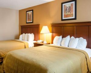 Queen Room with Two Queen Beds - Non-Smoking room in Quality Inn Louisville