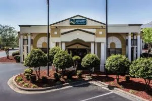 Quality Inn & Suites Mooresville-Lake Norman - 穆尔斯维尔