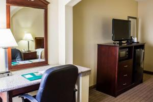 King Room - Non-Smoking room in Quality Inn Fuquay Varina/ Holly Springs