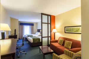 Queen Suite with Two Queen Beds room in Comfort Suites Lincoln East