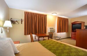 Queen Room - Non-Smoking room in Rodeway Inn & Suites Kearney