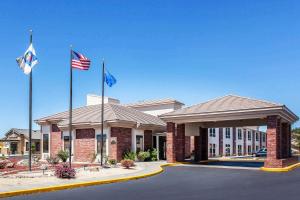 Comfort Inn & Suites Near Fall..