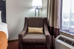 Comfort Inn & Suites LaGuardia Airport - image 1