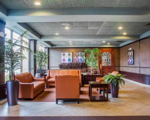 Clarion Hotel & Suites Riverfront Oswego