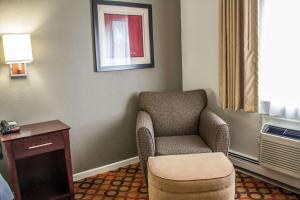 Standard King Room - Non-Smoking  room in Comfort Inn Sandusky