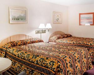 Double Room with Two Double Beds - Non-Smoking room in Rodeway Inn Findlay