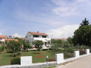 Apartments Kuce - 150m from beach