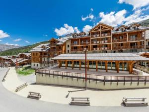 Mona Lisa Les Balcons De Bois Mean Les Orres France J2ski - 