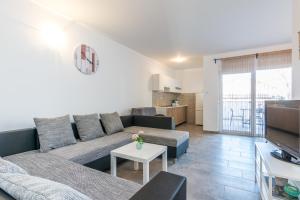 Pasko 4 modern furnished ap for 7 