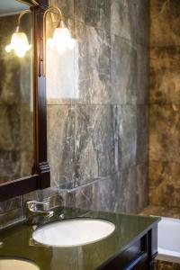 Hotels Hotel Les Voyageurs : Suite Familiale