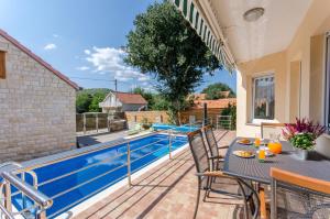 Dalmatian village charm - spacious villa with pool near Trogir