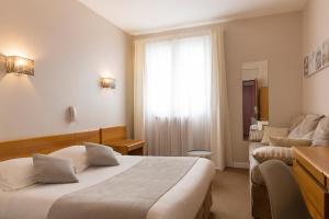 Hotels The Originals City, Hotel Cleria, Lorient : Chambre Triple Confort