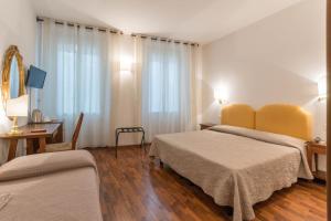 Triple Room room in Hotel Rex