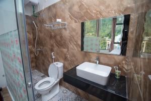 Long Hotel and motobike rental