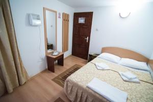 Two-Bedroom Suite room in Pensiunea Melisa