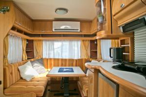  Family Caravans | Primošten, Ferienwohnung in Primošten