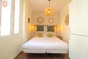 ALC - JJ482 - 9 min Palais and Beaches