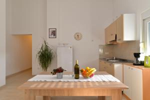 Apartments Bernarda 1773