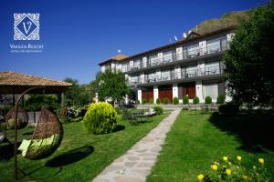 Vardzia Resort