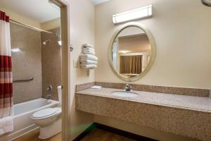 Deluxe Queen Room - Non-Smoking room in Motel 6-San Antonio, TX - Near Lackland AFB